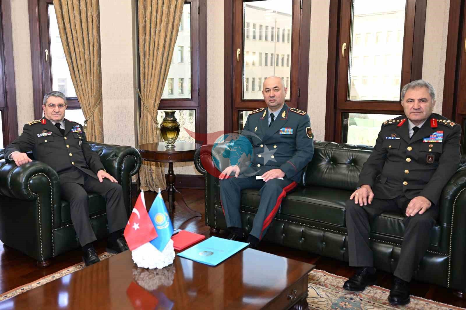 Genelkurmay Başkanı Bayraktaroğlu, Kazakistan Kara Kuvvetleri Komutanı Kuchekbayev&rsquo;i kabul etti