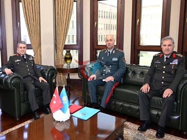 Orgeneral Bayraktaroğlu, Kazakistan Kara Kuvvetleri Komutanını kabul etti