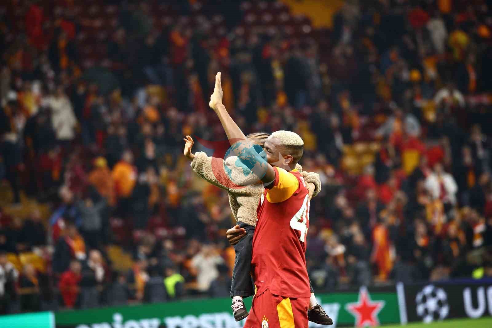 Galatasaray’da Liverpool galibiyeti sevinci