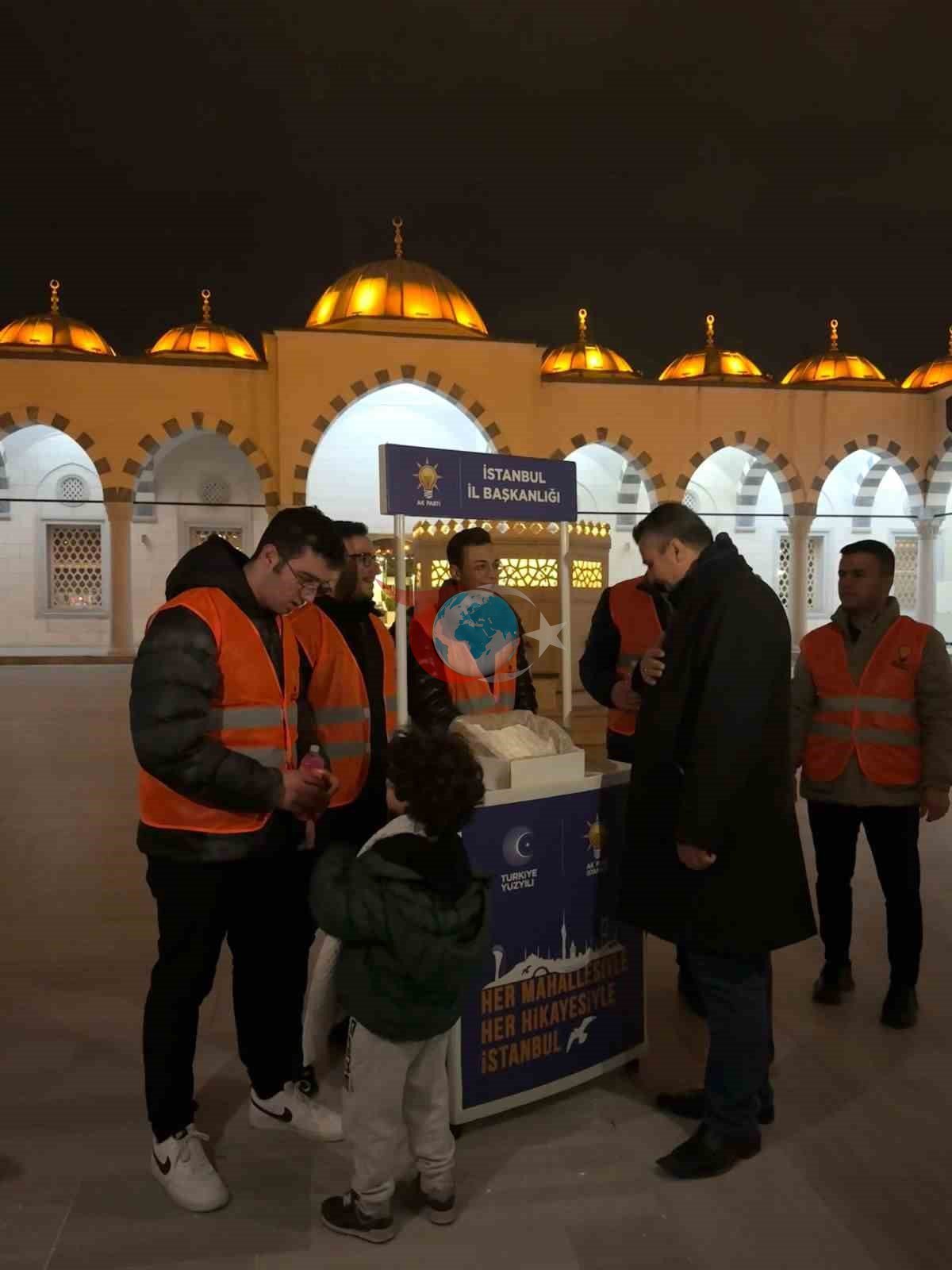 AK Parti İstanbul&rsquo;dan 39 ilçenin 961 mahallesinde lokum ikramı