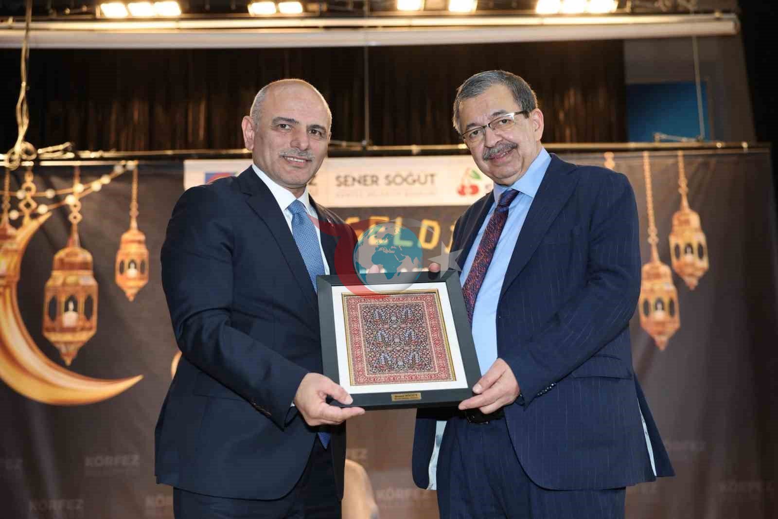 Yazar Hayati İnanç, Körfez&rsquo;de vatandaşlarla buluştu