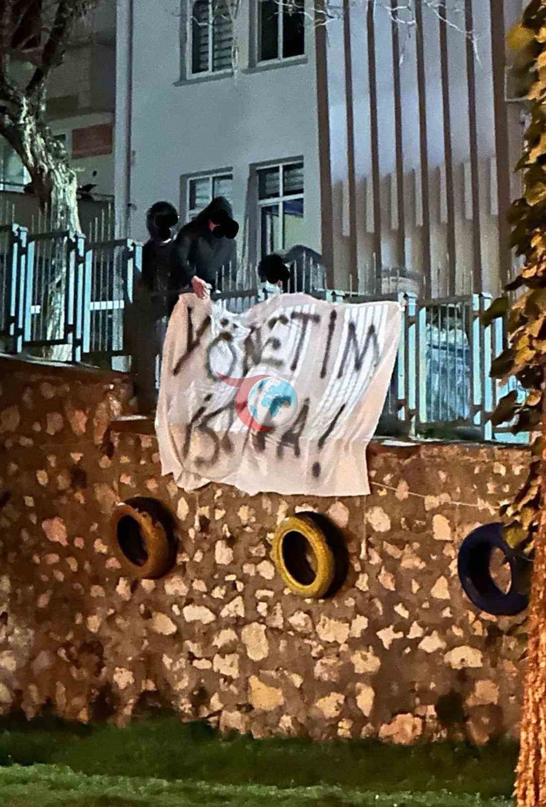 1969 Bilecikspor Kulübü Başkanı Mehmet Ergün&rsquo;ün iş yerinin duvarına &rsquo;Yönetim İstifa&rsquo; yazısı astılar