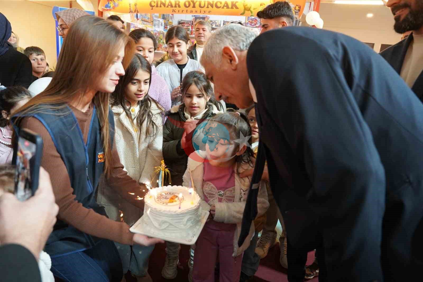 Başkan Hallaç&rsquo;a Ramazan Çarşısı&rsquo;nda sürpriz doğum günü kutlaması