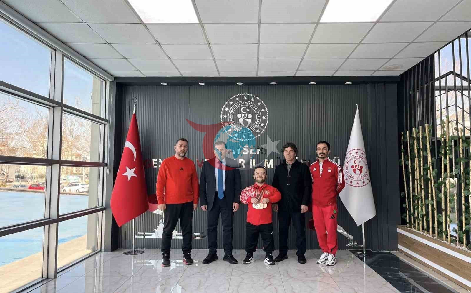 Avrupa ikincisi sporcuya görkemli karşılama