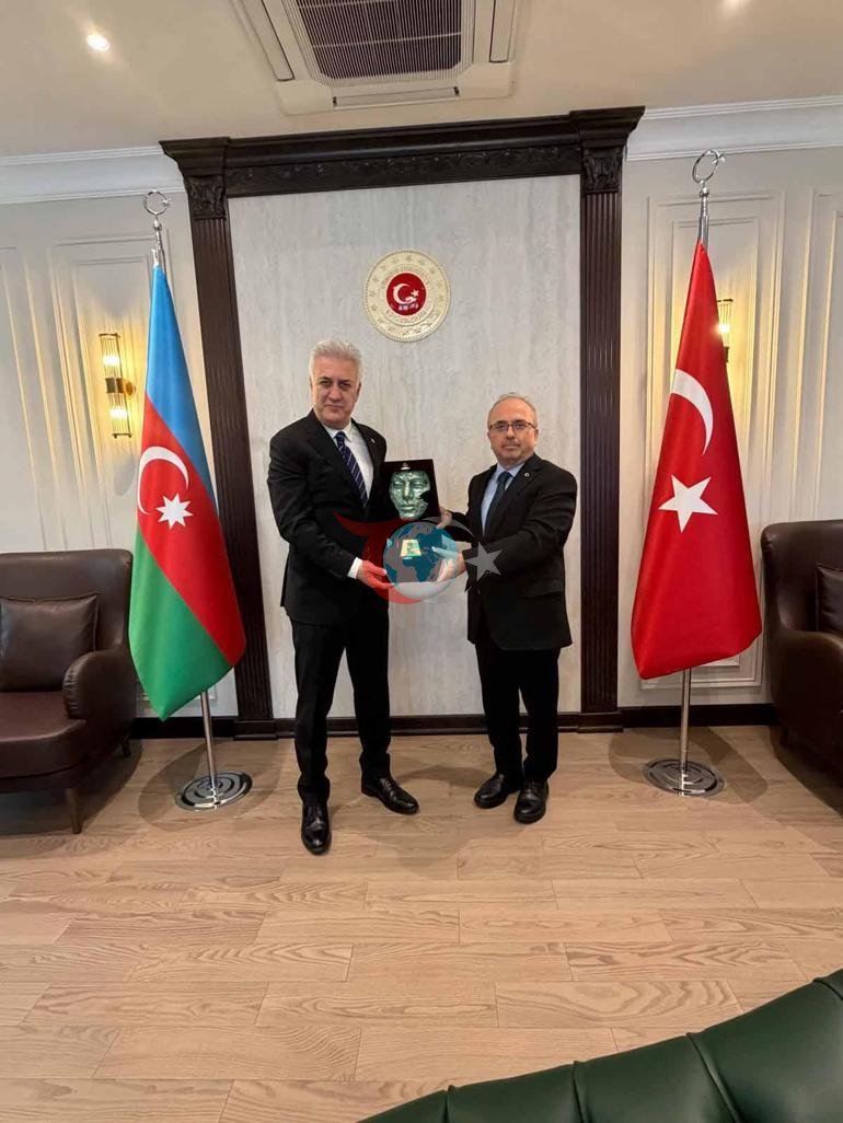 Devlet Tiyatroları Genel Müdürü Karadağlı, Azerbaycanda ‘Sanatkar Madalyonu’ ödülünü aldı