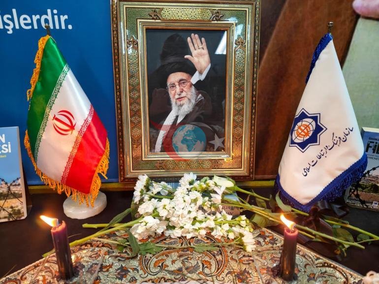 İran Büyükelçiliği, Hamaney için anma töreni düzenledi