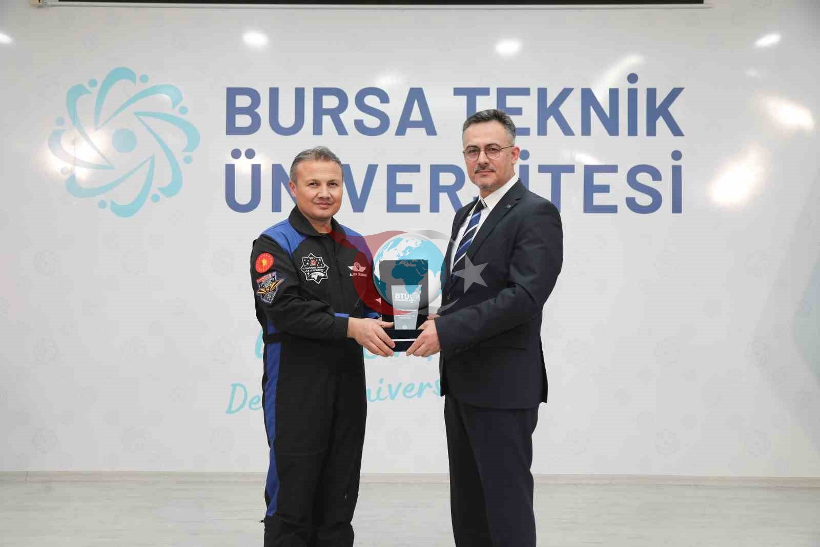 Türkiye&rsquo;nin ilk astronotu Alper Gezeravcı BTÜ öğrencileriyle buluştu