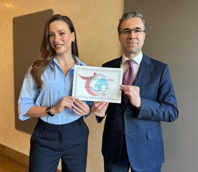 Serenay Sarıkaya'ya İstanbul Defterdarlığı'ndan teşekkür belgesi