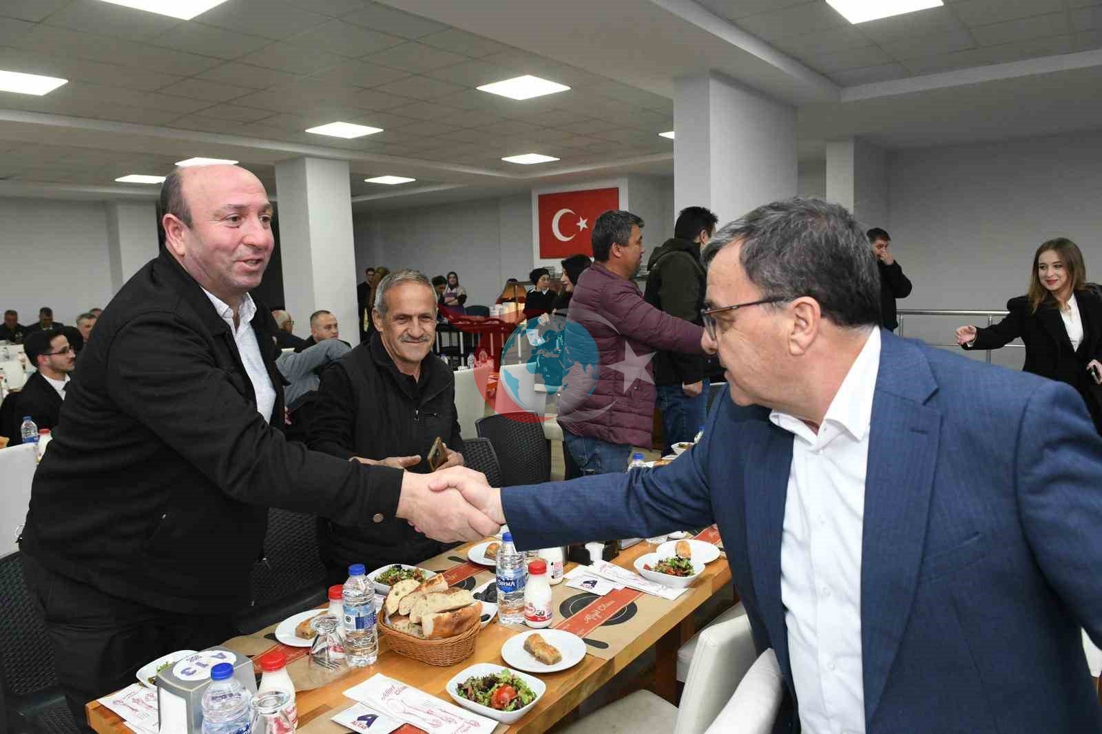 Altıeylül Belediyesi muhtarlarla ramazan sofrasını paylaştı