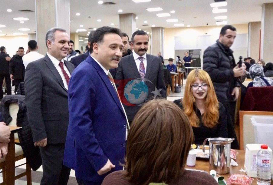 Vali Gรถkmen รiรงek, ERร รถฤrencileri ile iftar yaptฤฑ