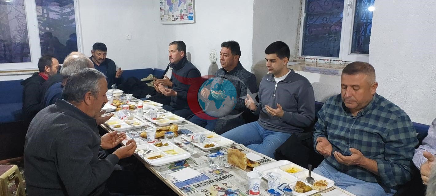 Dumlupınar Kaymakamı Teltik, muhtarlarla iftar yemeğinde bir araya geldi