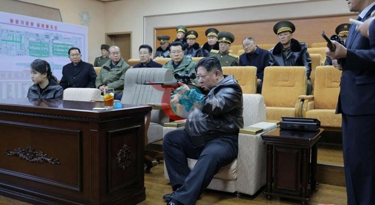 Kim Jong Un ve kızından dikkat çeken silah testi Gelecekteki lider olarak mı hazırlanıyor