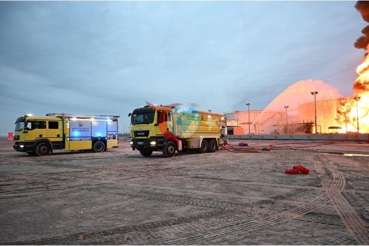 İran, Bahreyn'de yakıt tanklarını vurdu