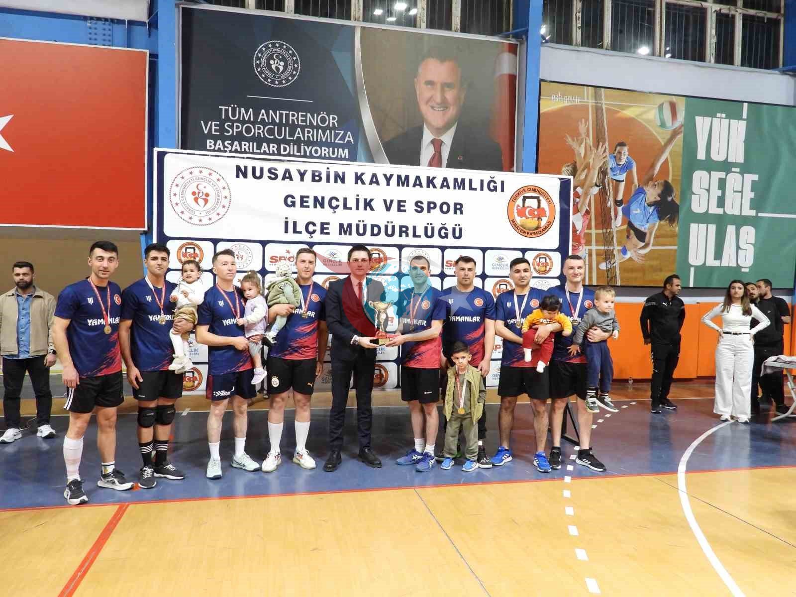 Nusaybin'de Kurumlar Arası Voleybol Turnuvası Sonlandı