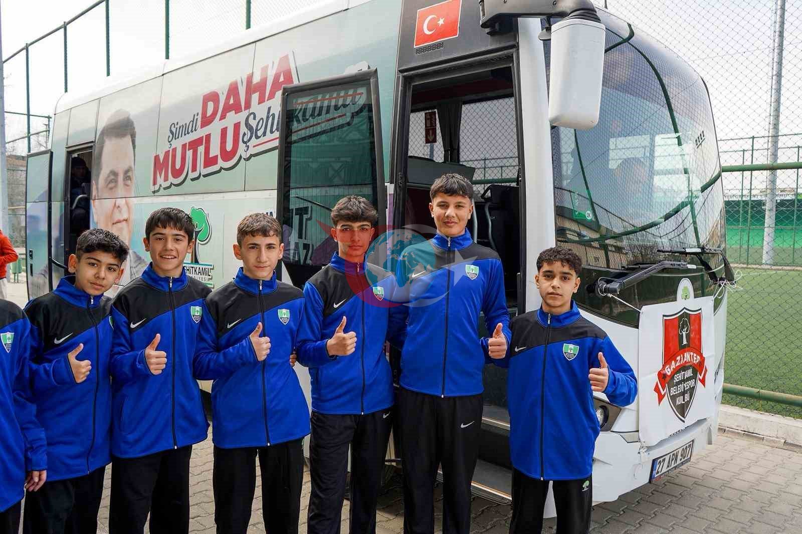 Şehitkamil Belediyespor U14 Takımı Türkiye Şampiyonası için Şanlıurfa’ya uğurlandı