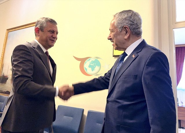 Bülent Arınç CHP lideri Özgür Özel ile görüşünce merak yarattı! 2 cümlelik yanıt - Resim: 0
