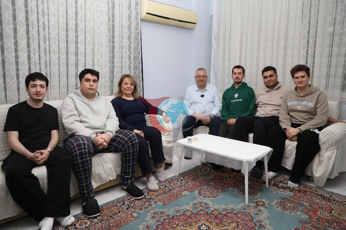 Başkan Ertaş üniversite öğrencilerinin iftar sofrasına konuk oldu