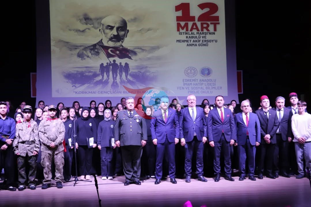 İstiklal Marşı&rsquo;nın Kabulü ve Mehmet Akif Ersoy&rsquo;u Anma Programı Edremit&rsquo;te gerçekleştirildi