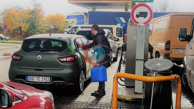 Alman Sürücüler Uygun Fiyatlı Akaryakıt İçin Polonya'ya Akın Ediyor