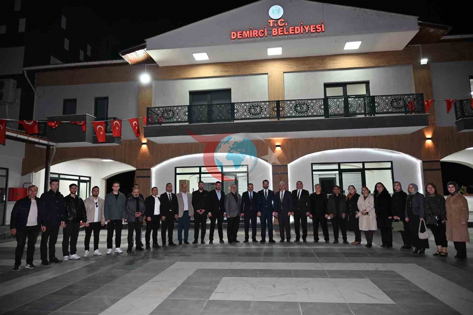 Demirci’de 5 bin kişilik iftar sofrası kuruldu