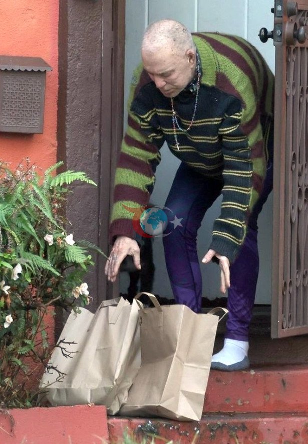 Mickey Rourke evinden çıkarılıyor