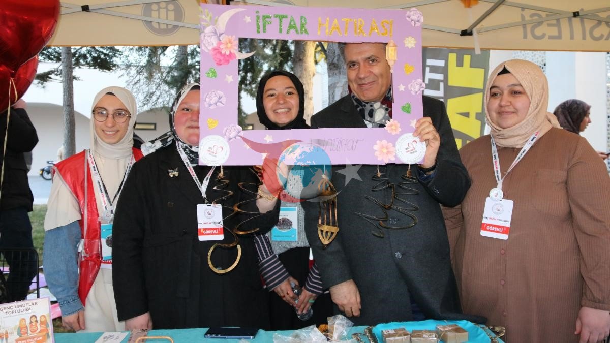 ฤฐnรถnรผ รniversitesi geleneksel iftar yemeฤinde buluลtu