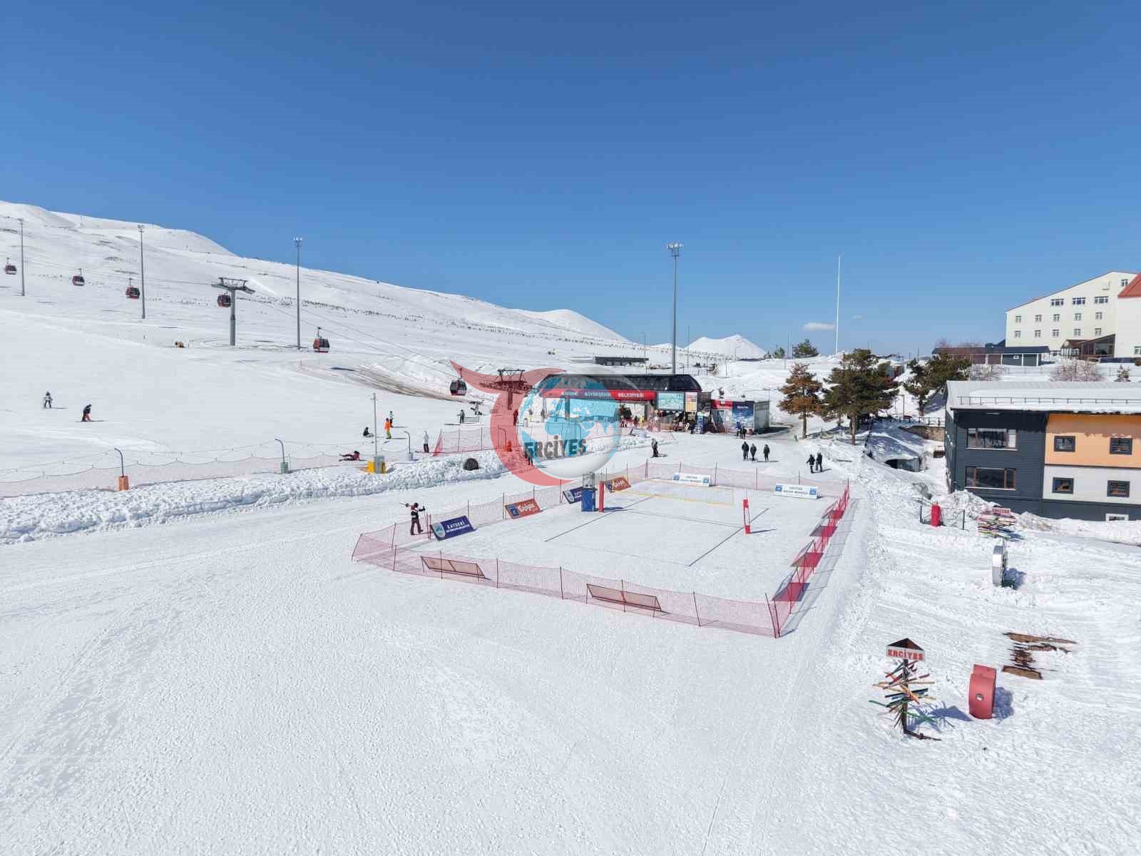 Erciyes’te kar voleybolu heyecanı başlıyor