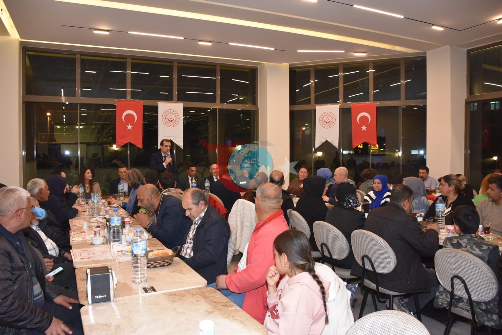 Salihli Kaymakamı Güldoğan, iftarını Roman vatandaşlarla açtı