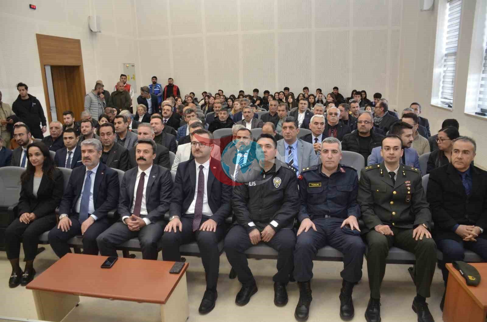 Besni’de İstiklal Marşı’nın ruhunu öğrenciler yaşattı