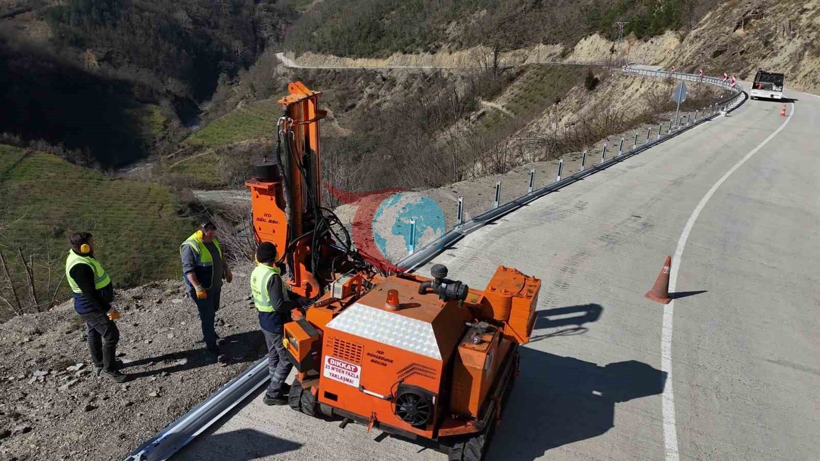 Kırsalda yol güvenliği artırılıyor: 3 bin metrelik otokorkuluk uygulaması