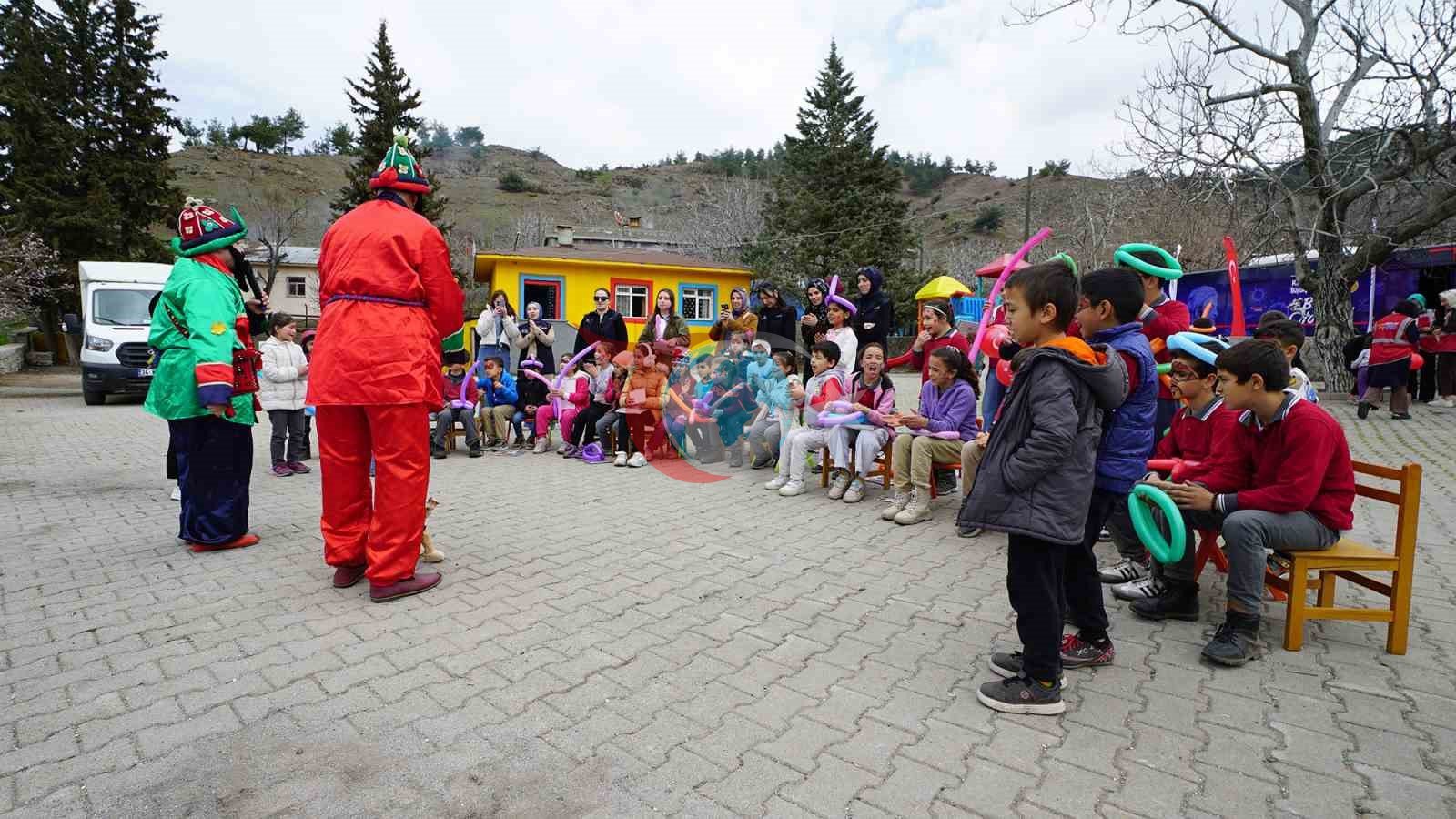 Büyükşehir’den Sarıçukur’da miniklere eğlence ve bilim dolu gün