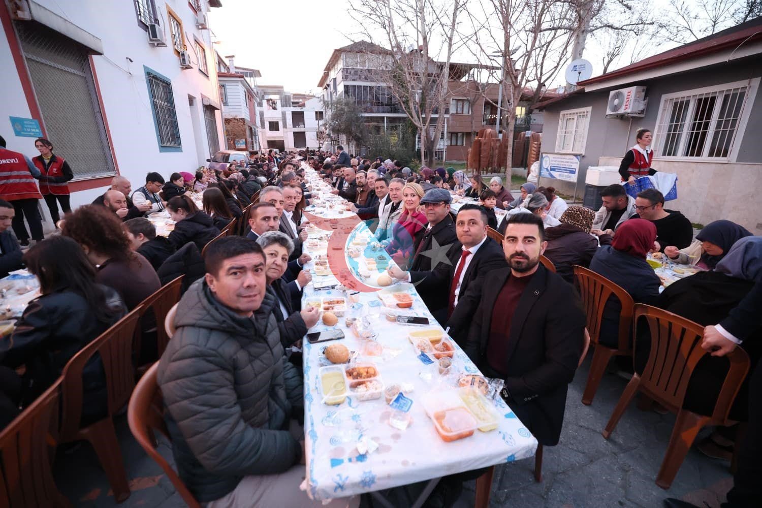 Merkezefendi Belediyesi Akkonak Mahallesi’nde iftar sofrası kurdu