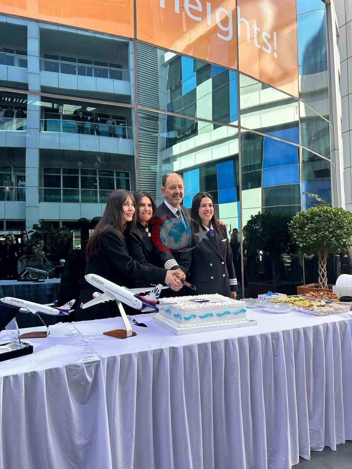 Baba ve kız aynı kokpitte: 42 yıllık pilot gökyüzüne kızıyla veda etti