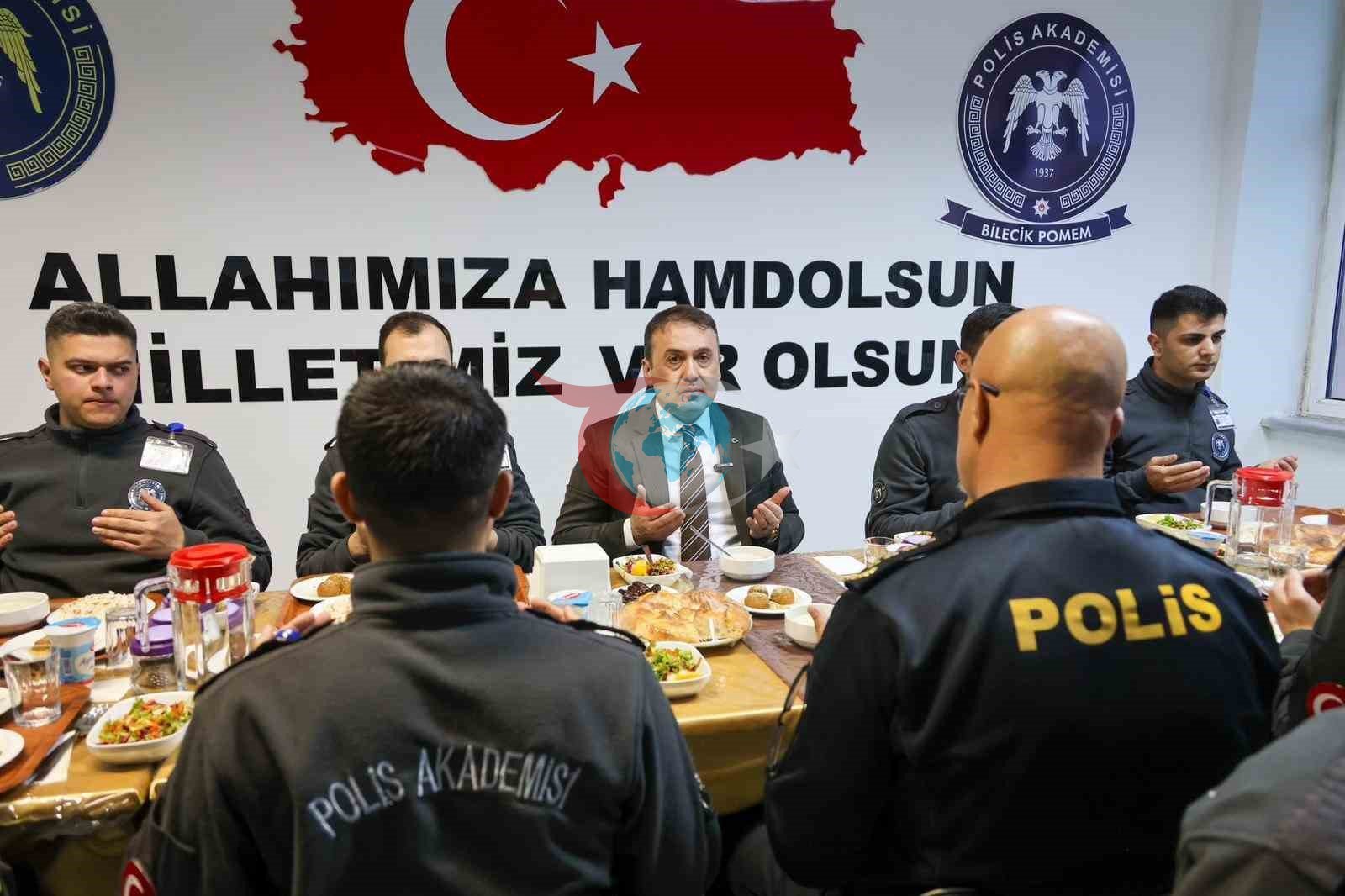 Vali Sรถzer, polis adaylarฤฑyla iftarda buluลtu