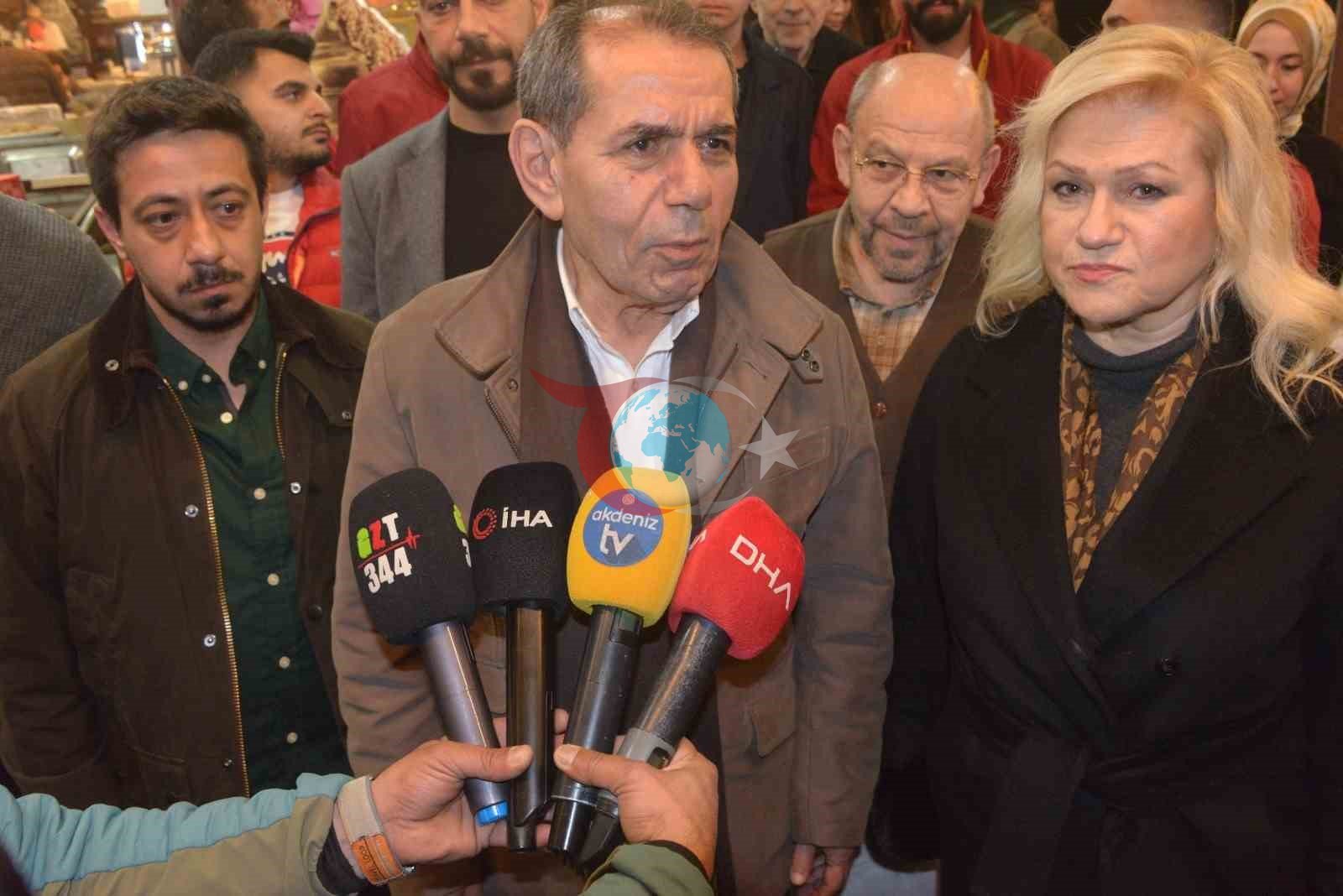 Galatasaray Baลkanฤฑ Dursun รzbek depremzedelerle iftarda buluลtu