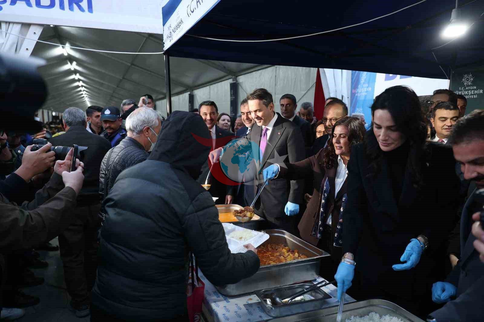 Başkan Çerçioğlu, Bakan Bayraktar ile birlikte iftarda vatandaşlarla bir araya geldi