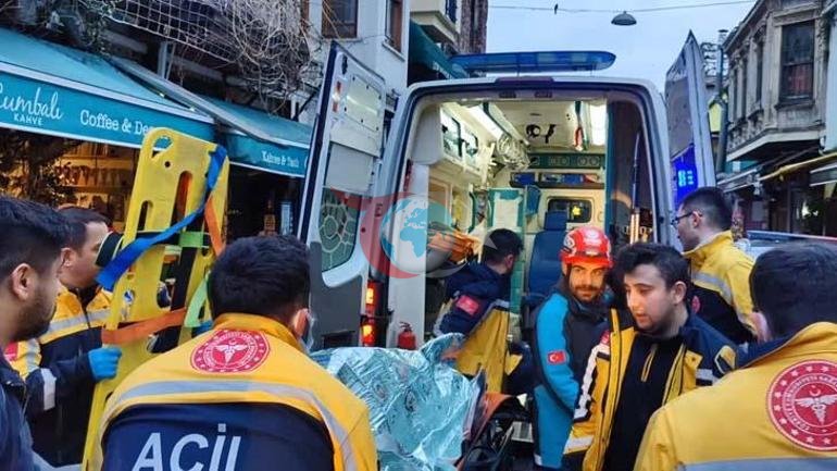 Fatihte 3 katlı binada yangın çıktı: 1 ölü