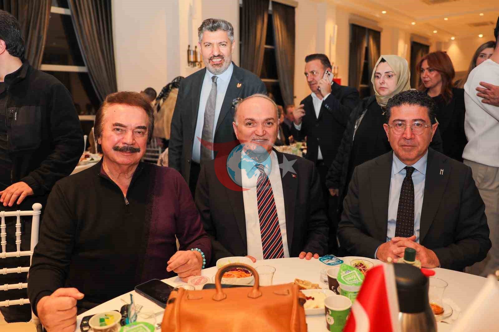 Başkan Özlü&rsquo;ye &lsquo;Kızıl Elma&rsquo; Ödülü