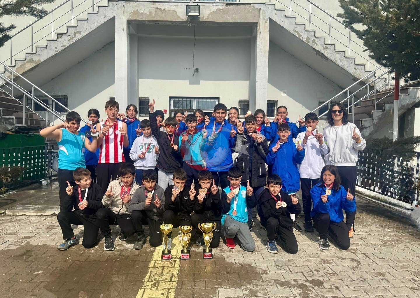 Öğrenciler atletizmde il dereceleri elde etti