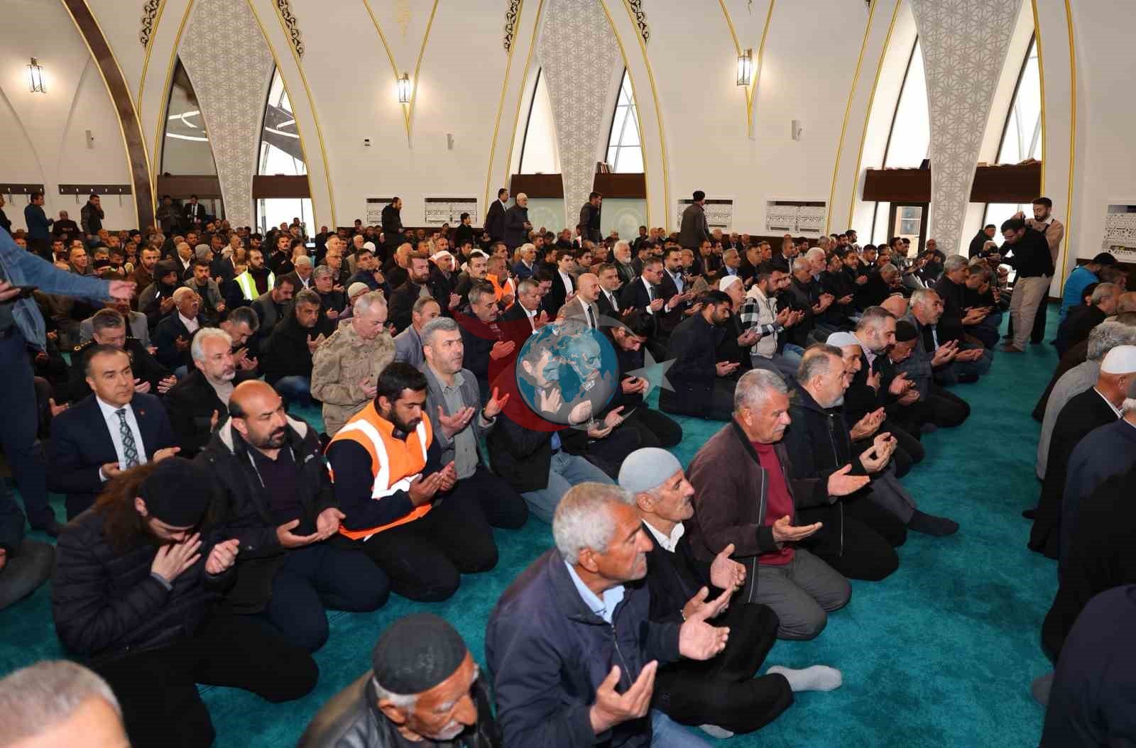 Şehitler ve vakıf bağışçıları için mevlid programı düzenlendi