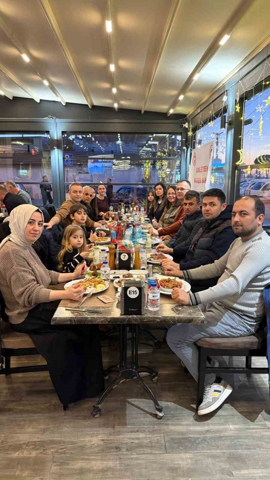 Burhaniye’de Adalet Sen üyelerine iftar verdi