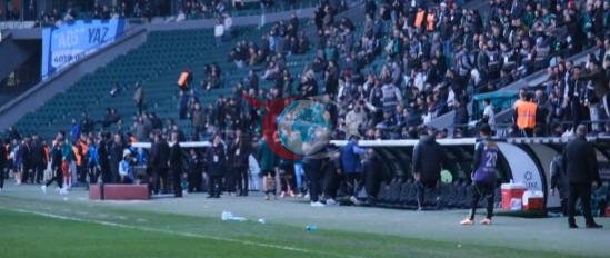 Selçuk İnan, kulübeyi boşaltırken/Görüntü beIN Sports'tan alınmıştır