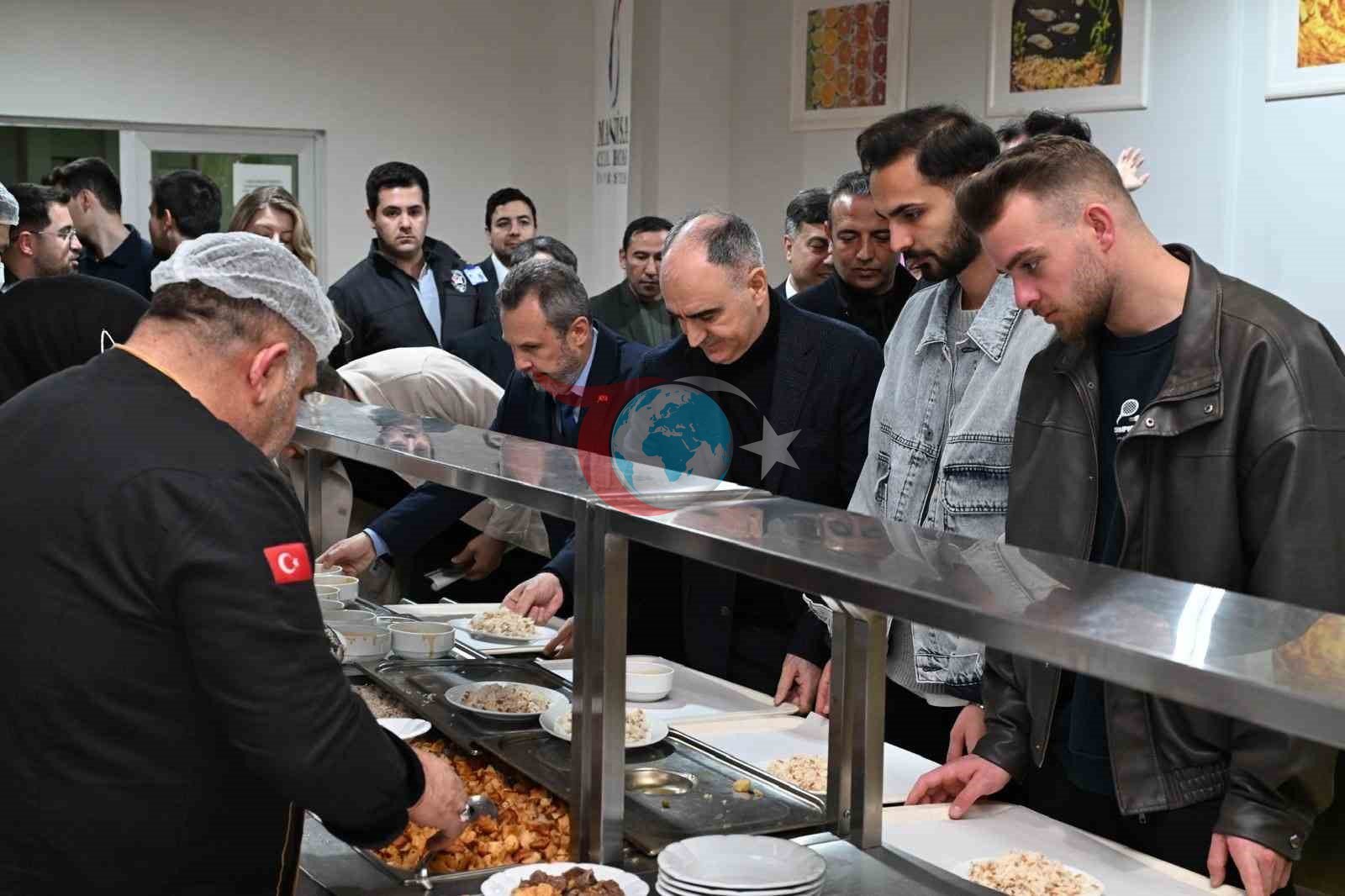Vali Özkan, Manisa Celal Bayar Üniversitesi Öğrencileriyle İftar Yemeğinde Buluştu
