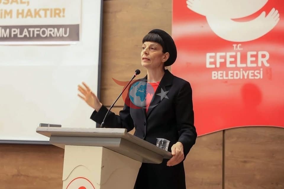 Efeler'de Cumhuriyetin Değerleri Masaya Yatırıldı