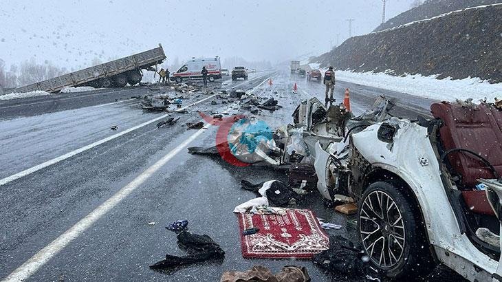 Bitlis'te Feci Trafik Kazası: Çift Hayatını Kaybetti, 5 Yaralı Var
