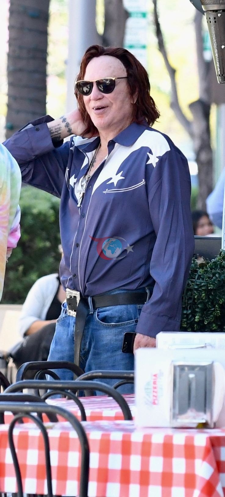 Evinden zorla çıkarılan Mickey Rourke otelde yaşamaya başladı