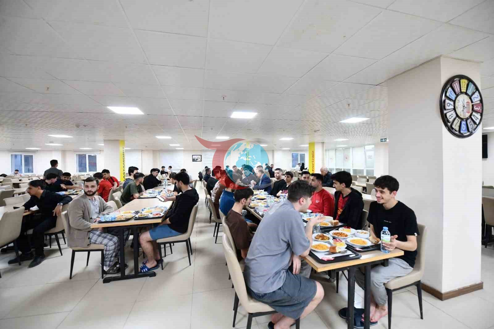 Vali Dallı, üniversite öğrencileriyle iftar sofrasında buluştu