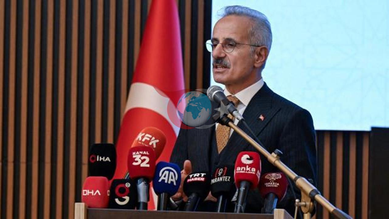 Bakan Uraloğlu'ndan Stratejik Açıklamalar: Hürmüz Boğazı'na Yakın Takip