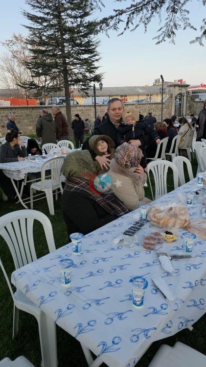 Edirne’de 11 yıllık imece iftar geleneği: İmece usulü sofra kuruldu