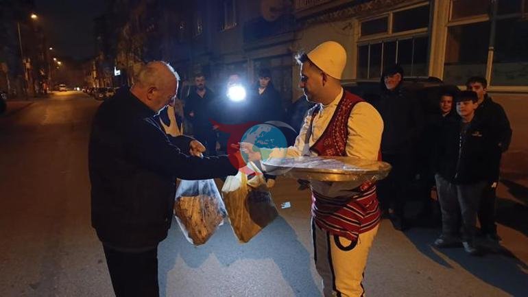 Davul yerine Rumeli ezgileri İnegöl’de sahur böyle karşılandı